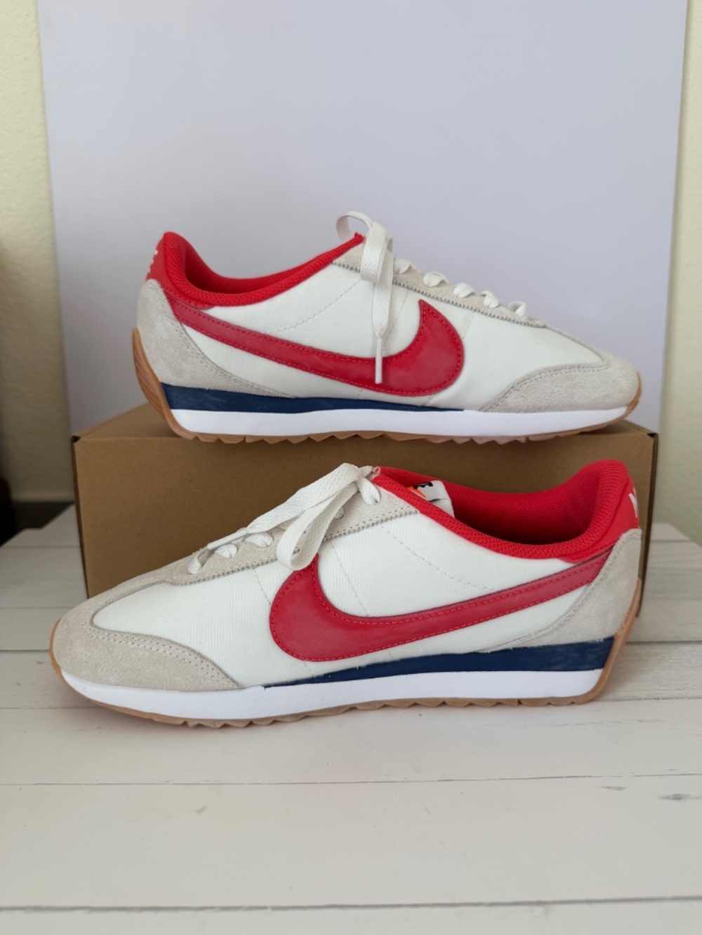 Nike Pacific White Blue Orange Red Sneaker HM4771 W8 NWOT and No Box